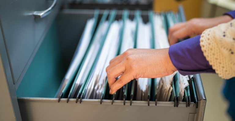 Czy&nbsp;wspólnota mieszkaniowa ma&nbsp;prawo przechowywać akta notarialne dotyczące poszczególnych lokali?